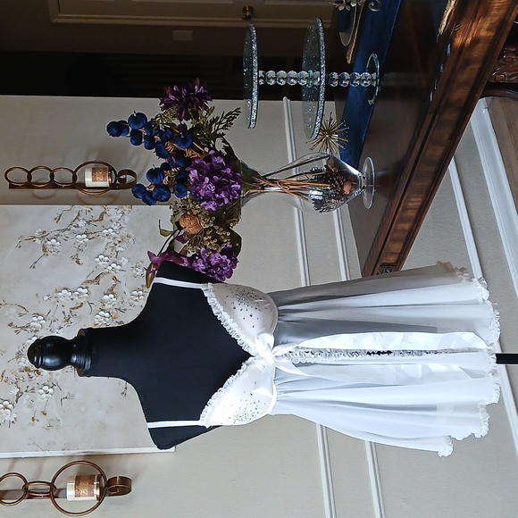 Victoria's Secret White Embellished Babydoll Nightie. Size 36C - Picture 13 of 17